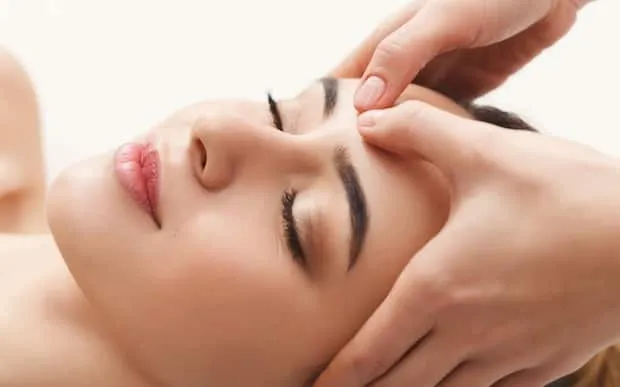 Massage mặt: Lợi ích và các bước thực hiện tại nhà