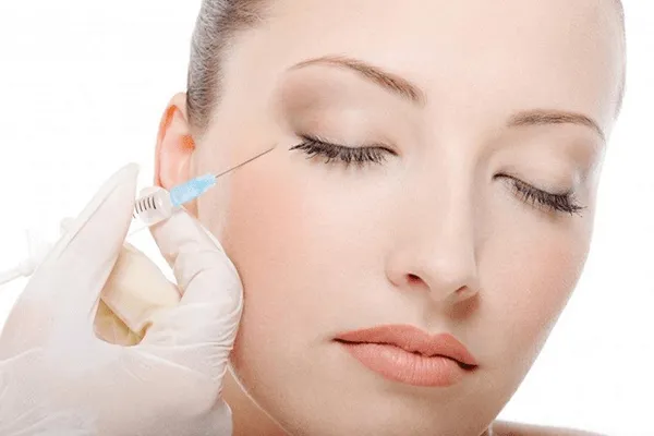 Tiêm filler hốc mắt được thực hiện như thế nào?