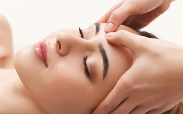 Massage mặt: Lợi ích và các bước thực hiện tại nhà