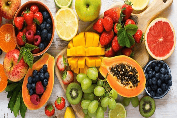 Cung cấp nhiều hoa quả và trái cây sau khi tiêm filler môi