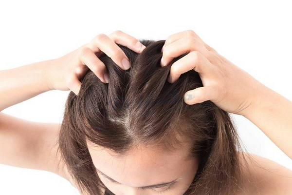 Chân tóc có mụn mủ là bệnh gì? Thăm khám khi nào